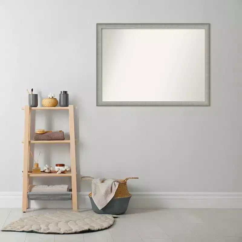 Specchio da parete con cornice sottile in peltro, singolo, 41"x30"