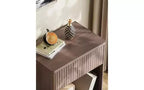 Comodino Marrone / Bianco con Scanalature, Cassetto e Ripiano Aperto, Montaggio per 1 Persona